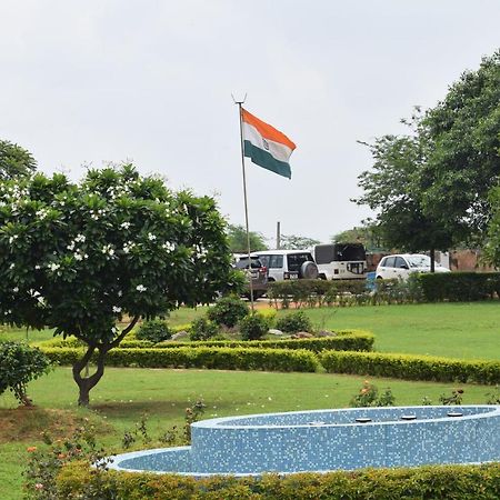 Villa Aravali Hill View Estate à Gurgaon Extérieur photo