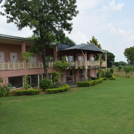 Villa Aravali Hill View Estate à Gurgaon Extérieur photo