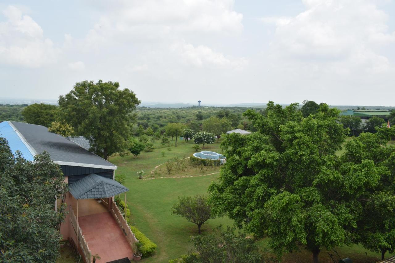Villa Aravali Hill View Estate à Gurgaon Extérieur photo