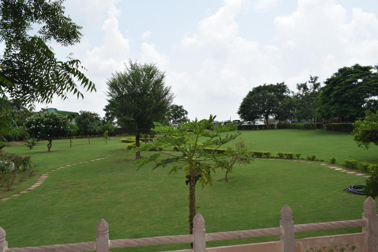 Villa Aravali Hill View Estate à Gurgaon Extérieur photo