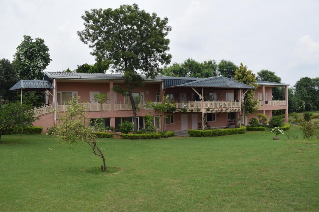 Villa Aravali Hill View Estate à Gurgaon Extérieur photo