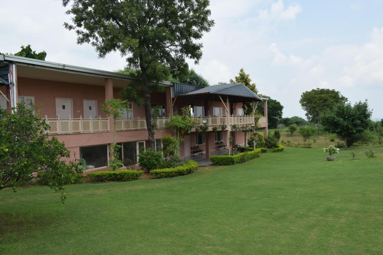 Villa Aravali Hill View Estate à Gurgaon Extérieur photo