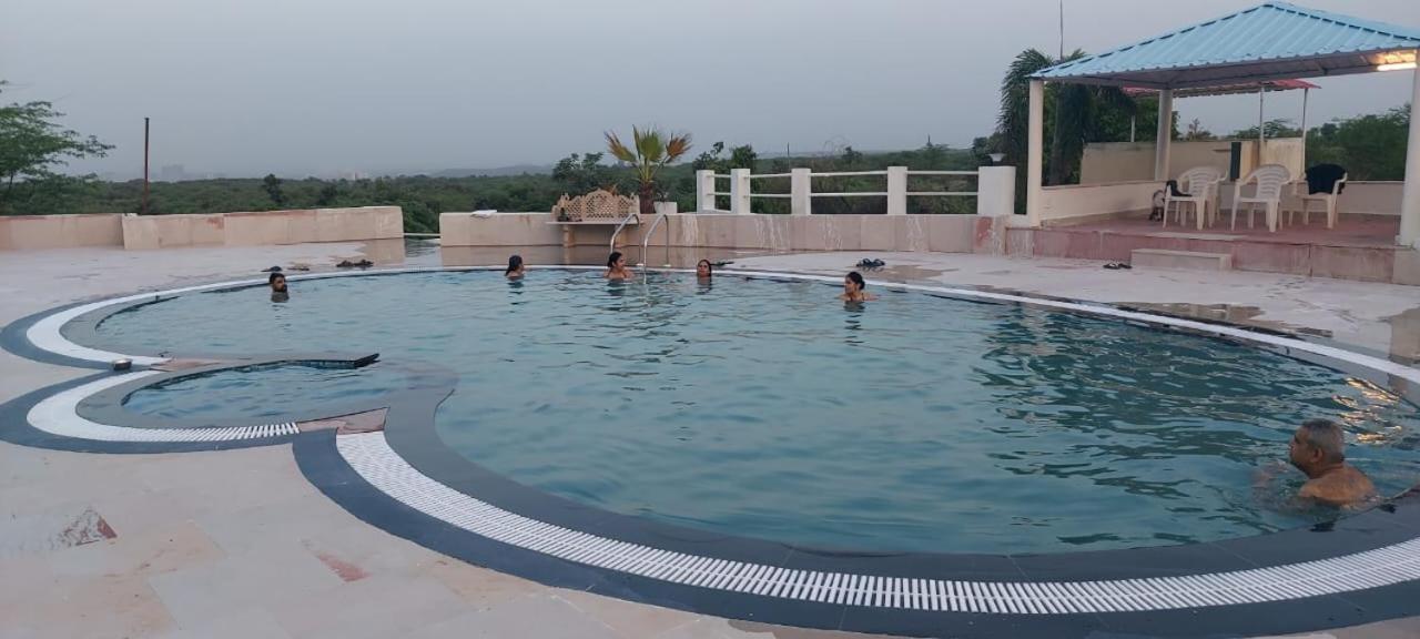 Villa Aravali Hill View Estate à Gurgaon Extérieur photo