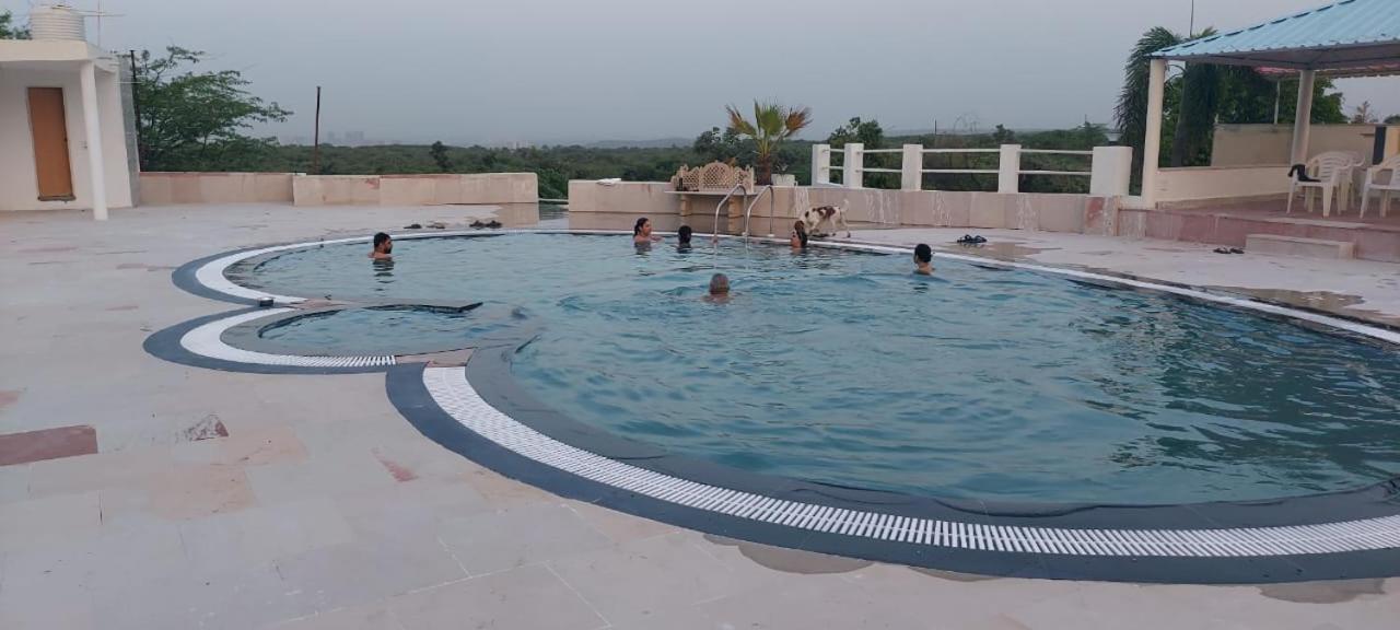 Villa Aravali Hill View Estate à Gurgaon Extérieur photo