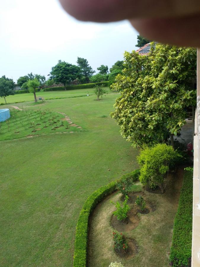 Villa Aravali Hill View Estate à Gurgaon Extérieur photo