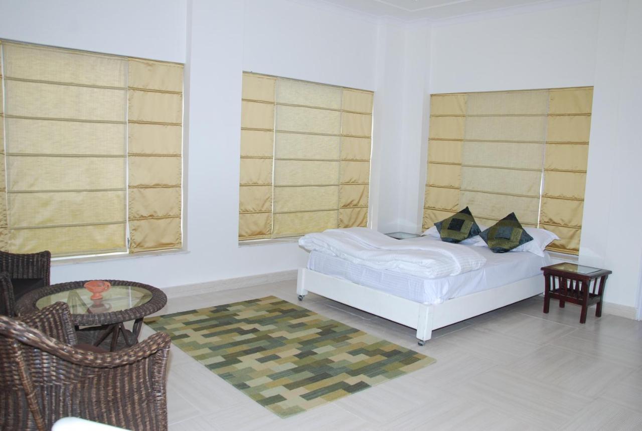 Villa Aravali Hill View Estate à Gurgaon Extérieur photo