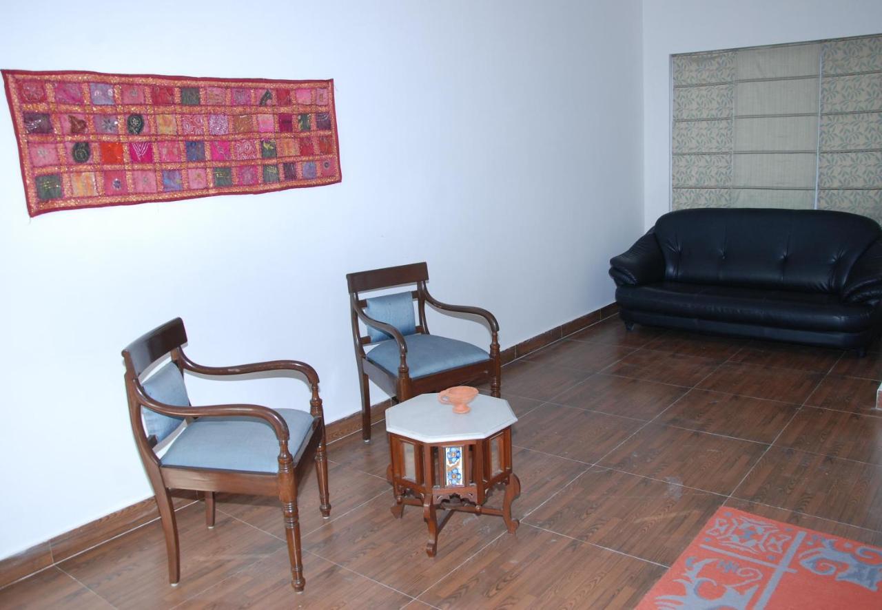Villa Aravali Hill View Estate à Gurgaon Extérieur photo