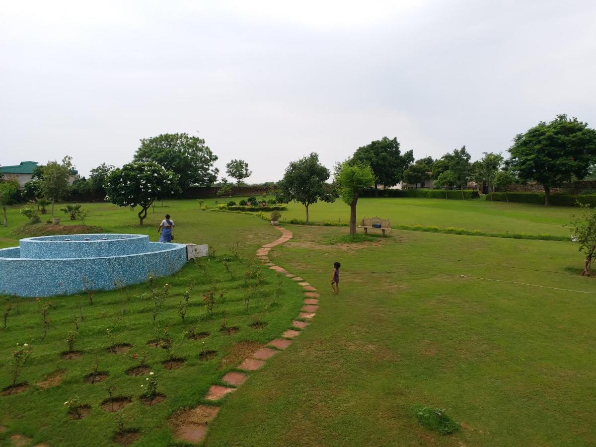 Villa Aravali Hill View Estate à Gurgaon Extérieur photo