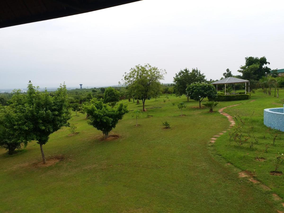 Villa Aravali Hill View Estate à Gurgaon Extérieur photo